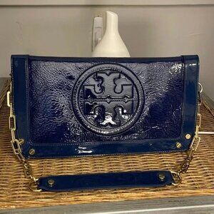 💙✨ Tory Burch Patent Leather Clutch – Midnight Navy Glam ✨💙